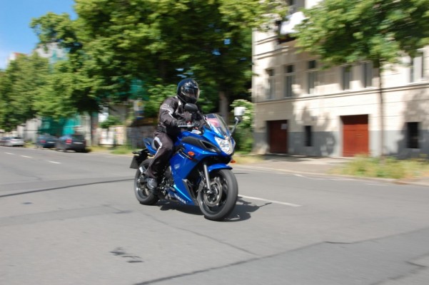 Fahrbericht Yamaha XJ6 Diversion F ABS: Kurvenspaß und Alltagsroutine