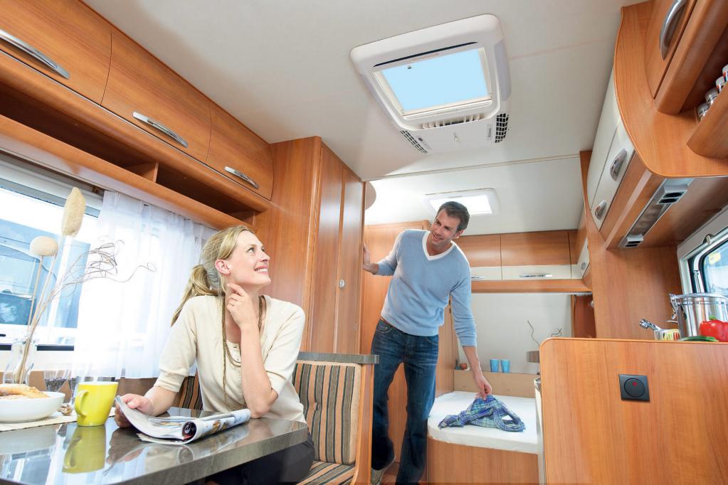 Caravan Salon 2010: Trotz Klimaanlage kein Lichtverzicht  