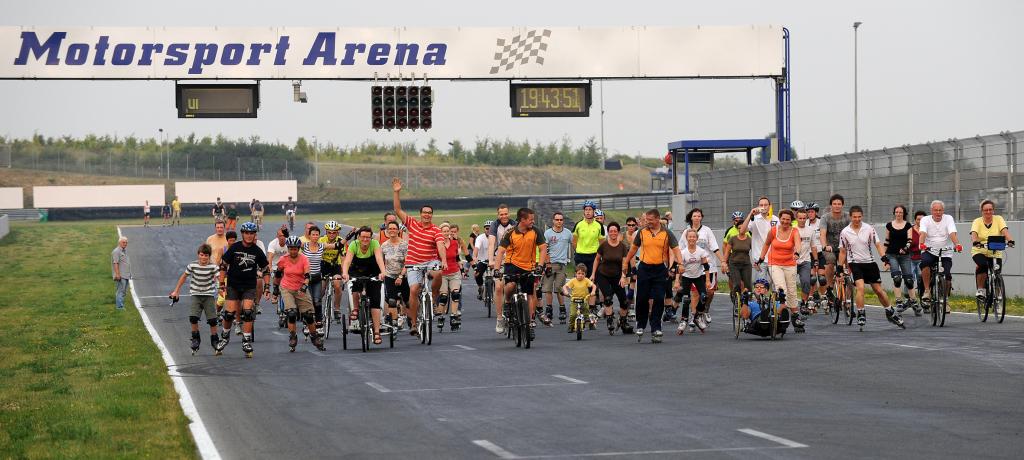 Familiensporttag mit Radrennen in der Motorsport-Arena