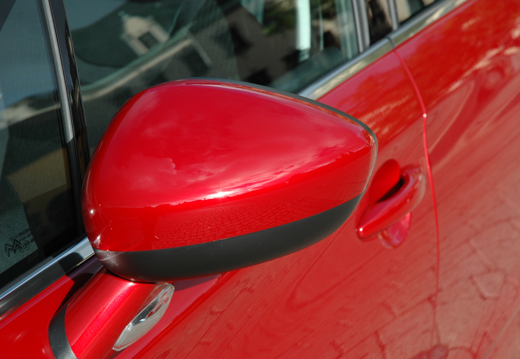 Citroën C4: Blick auf den Außenspiegel auf der Fahrerseite.
