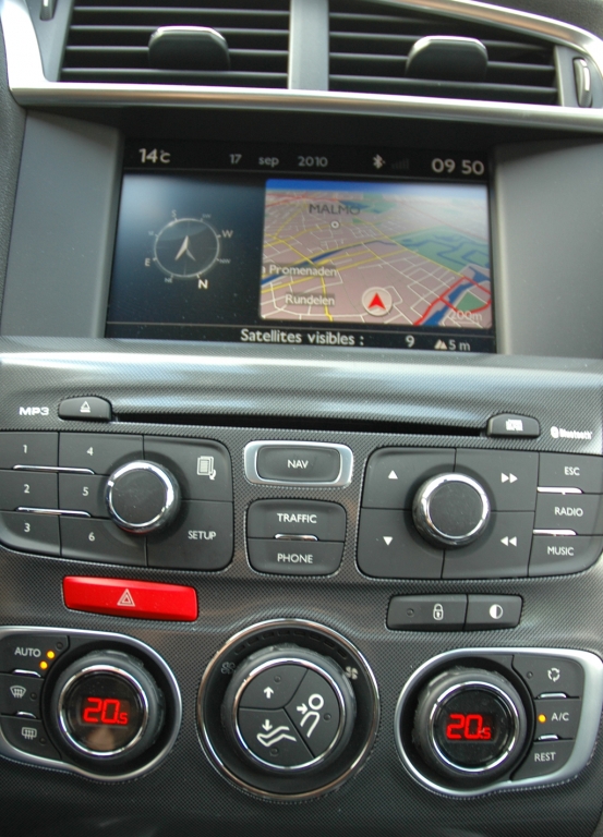 Citroën C4: Blick auf den mittleren Armaturenträger.