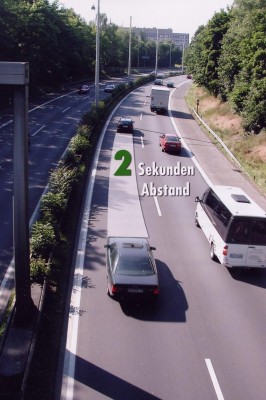 Assistenzsysteme statt Bremswegformel 
