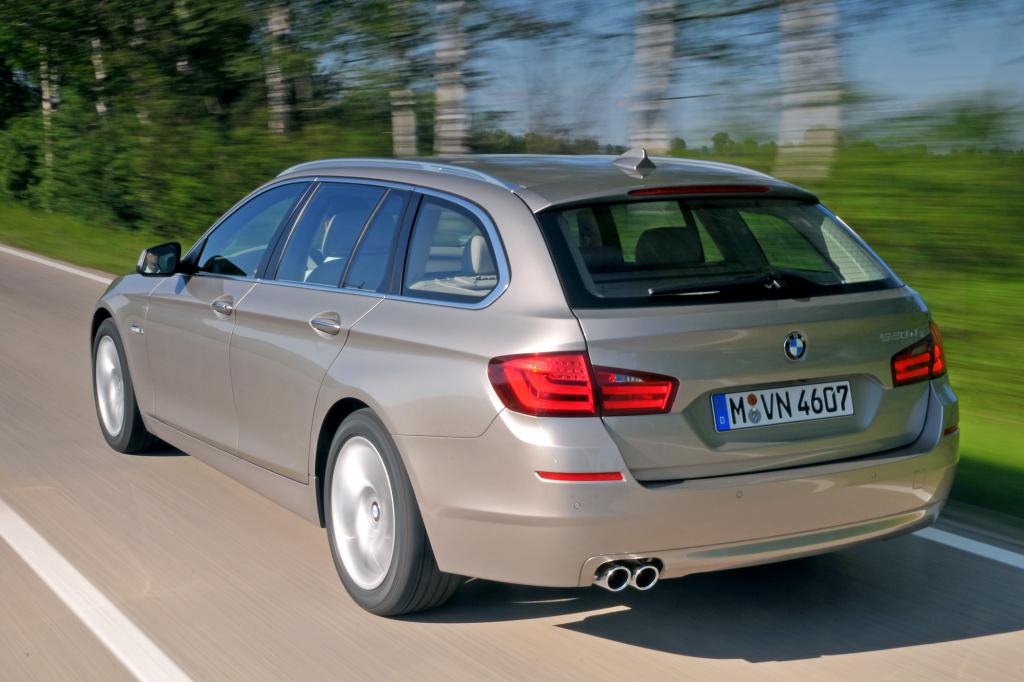 Unser 520d ließ sich jedenfalls von Hand schalten, was bei BMW traditionell exakt und leichtgängig funktionier