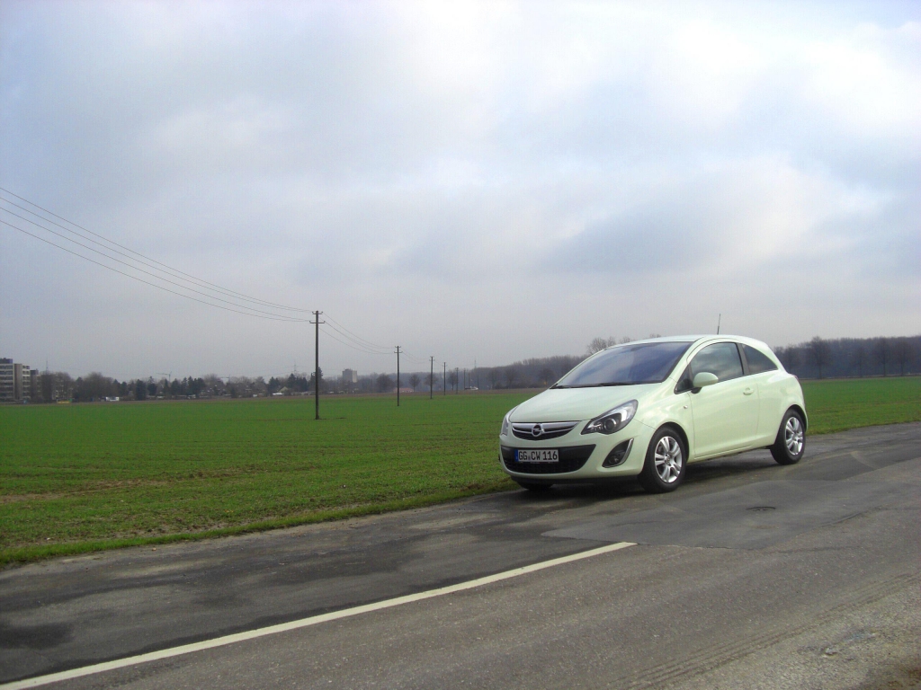 Opel bekennt Farbe mit Corsa Color Line Modellen und Lena-Mobil Satellite