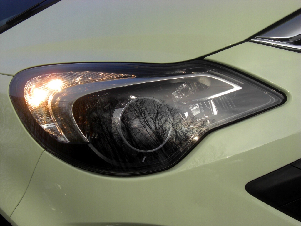 Opel bekennt Farbe mit Corsa Color Line Modellen und Lena-Mobil Satellite