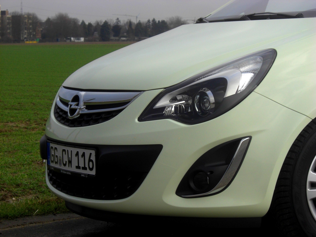 Opel bekennt Farbe mit Corsa Color Line Modellen und Lena-Mobil Satellite