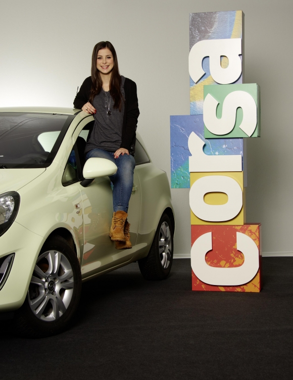 Opel bekennt Farbe mit Corsa Color Line Modellen und Lena-Mobil Satellite