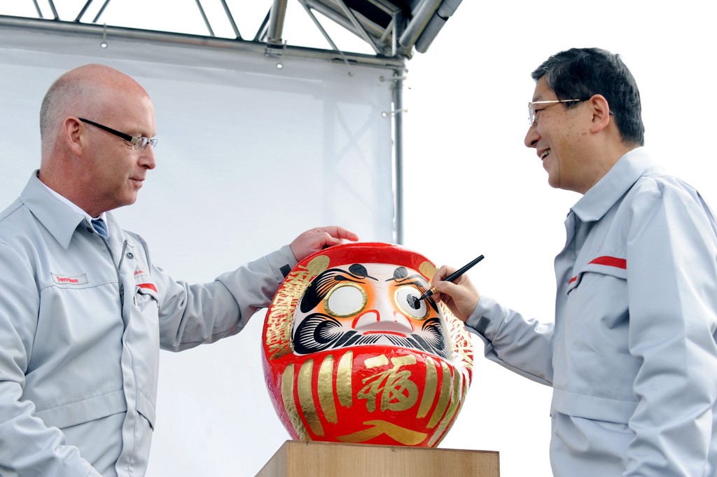 Nissan feiert den 25. Geburtstag des britischen Produktionsstandorts Sunderland.