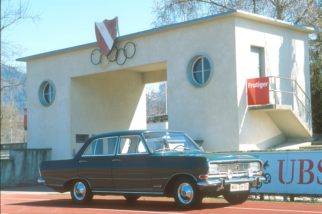 Geburtstagsausfahrt mit 22 Opel-Oldtimern