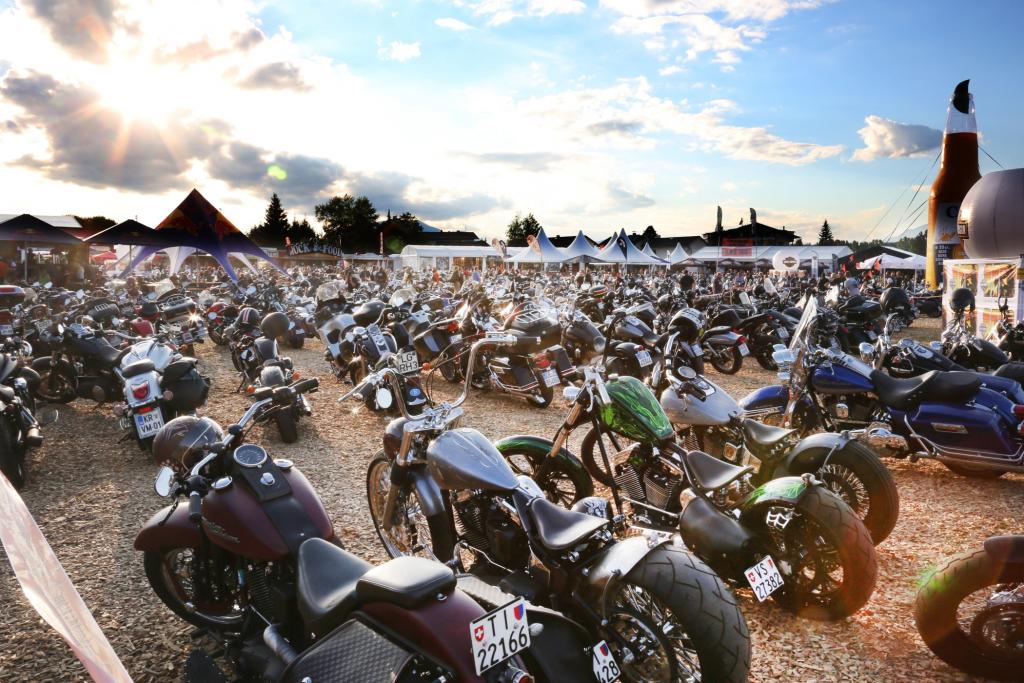 Denn rund 120.000 Besucher und 75.000 Motorräder der US-amerikanischen Motorrad-Marke Harley-Davidson kamen dieser Tage laut knatternd zur 16. European Bike Week