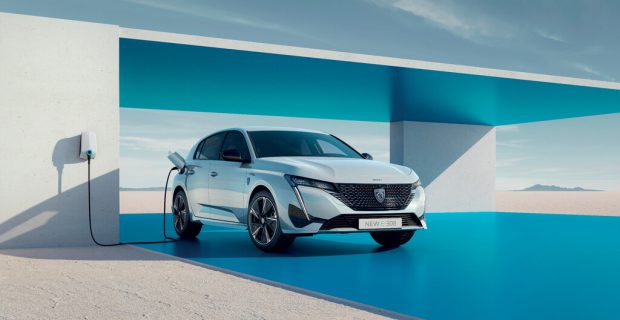 Peugeot E-308 mit stärkerem Motor